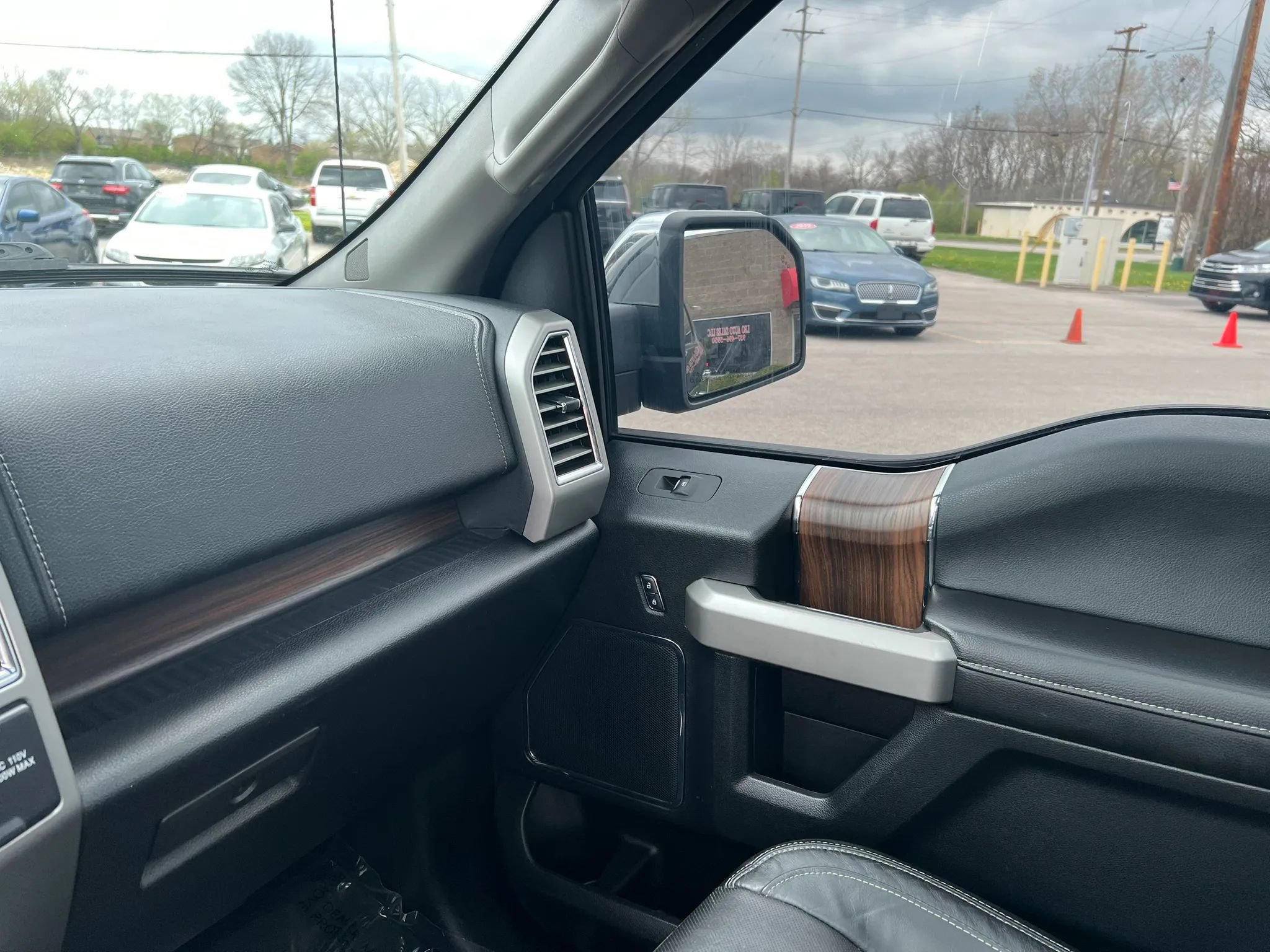 Used 2015 Ford F150 Lariat w/ Equipment Group 502A Luxury image 19