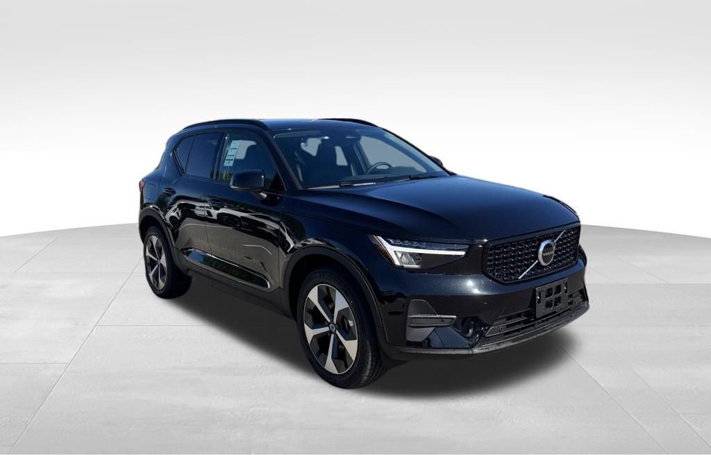 New 2026 Volvo XC40 B5 Core w/ Climate Package AWD/4WD image 7