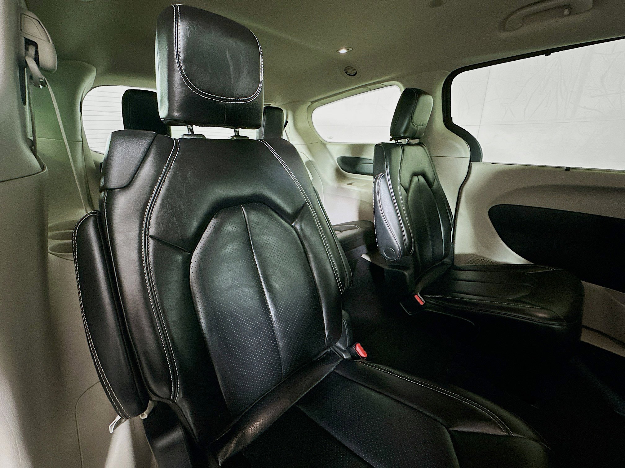 Used 2023 Chrysler Pacifica Touring-L FWD image 26