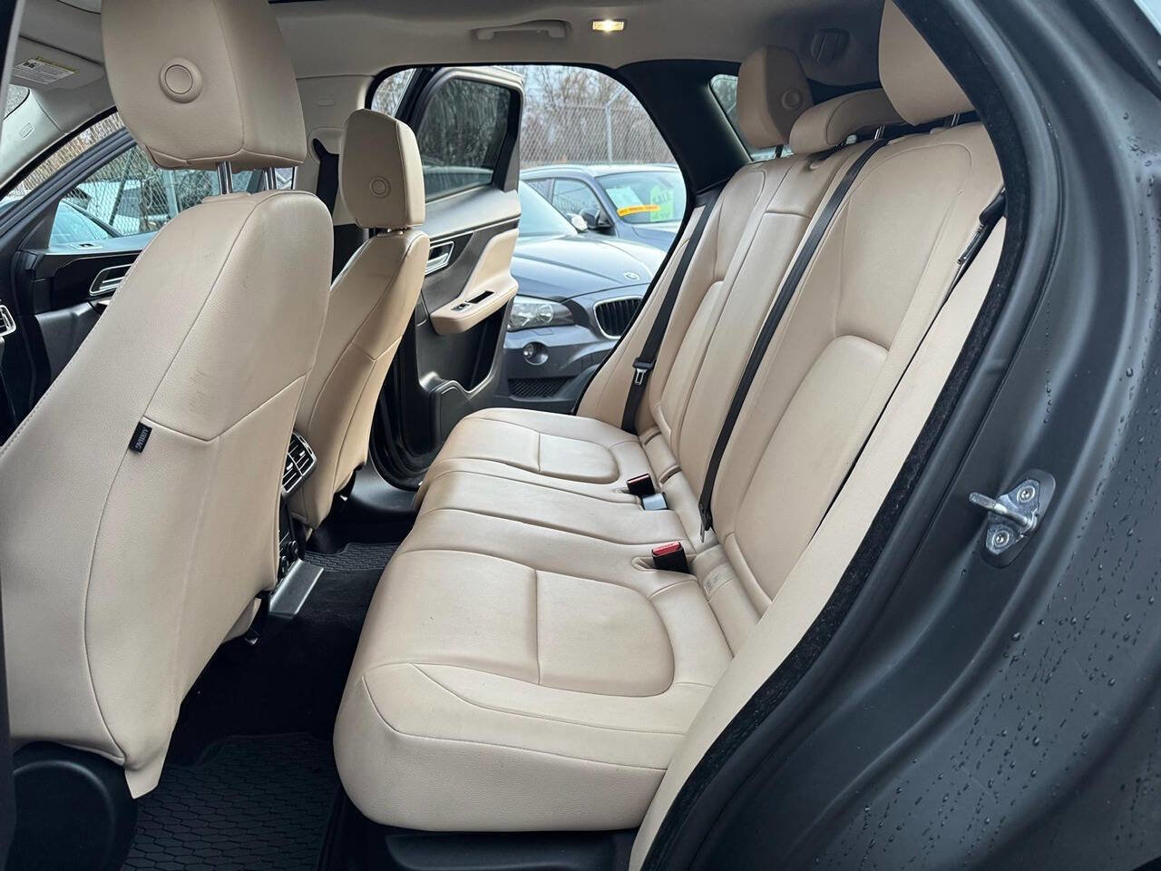 Used 2017 Jaguar F-PACE Premium image 31