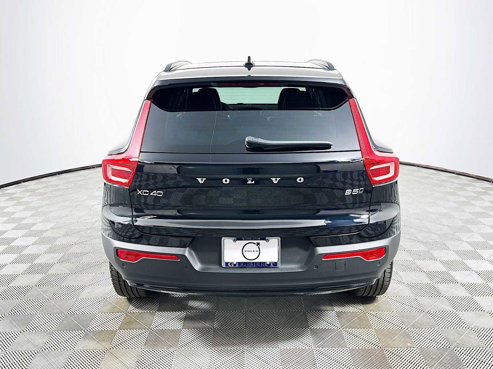 Used 2025 Volvo XC40 B5 Plus w/ Protection Package Premier image 5
