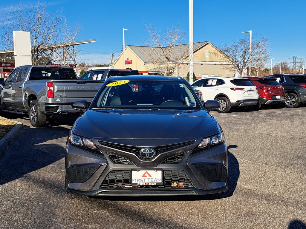 Used 2023 Toyota Camry SE image 3