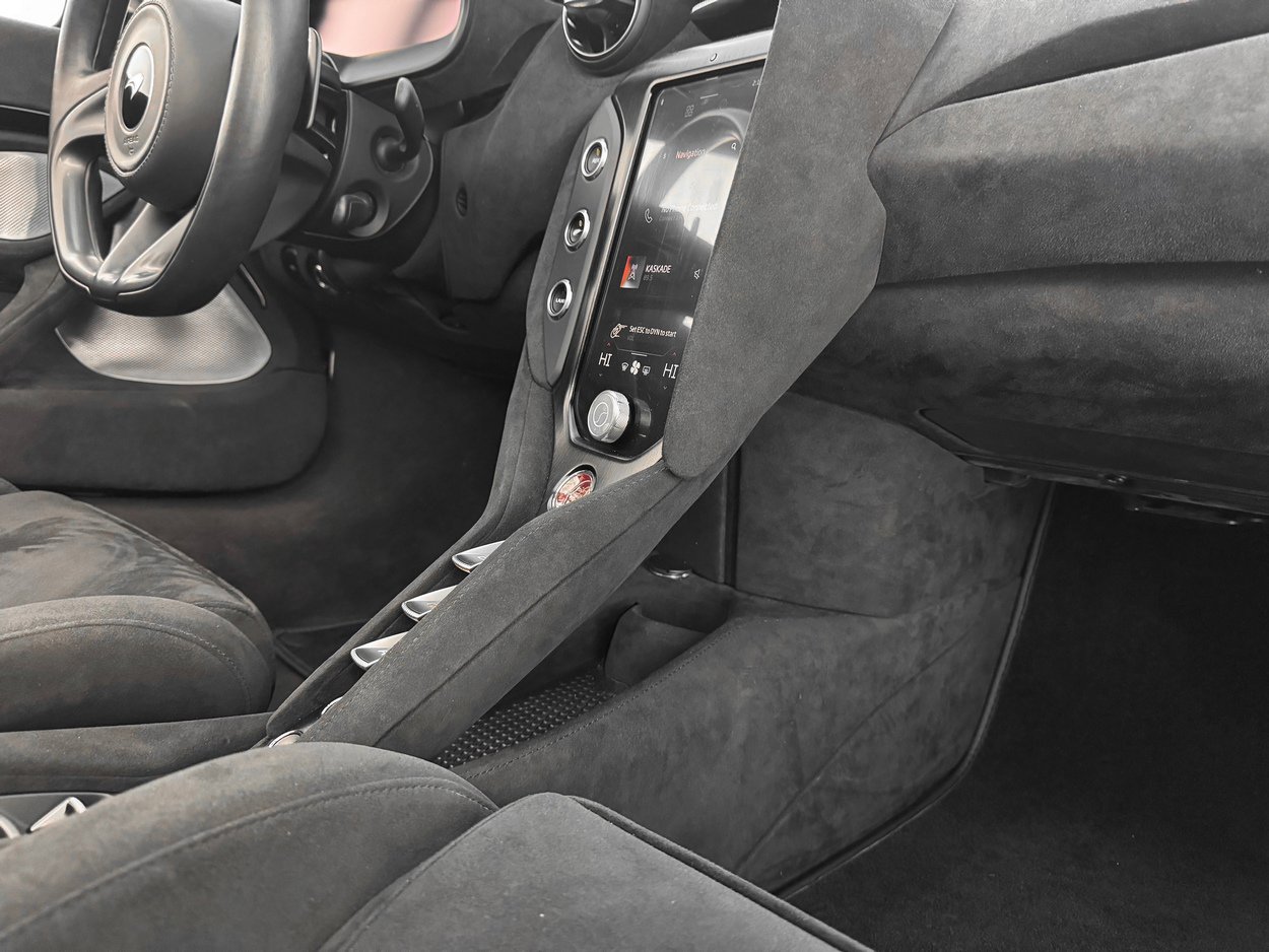 Used 2024 McLaren 750S Spider image 26