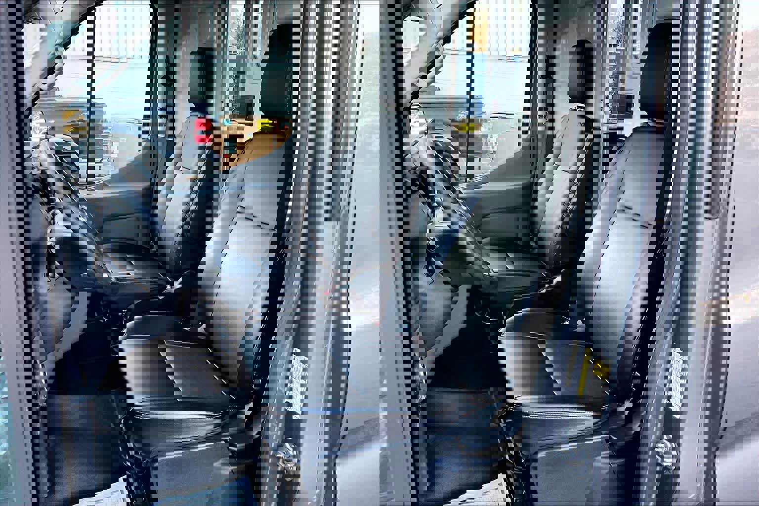 Used 2022 Ford E-Transit Medium Roof image 7