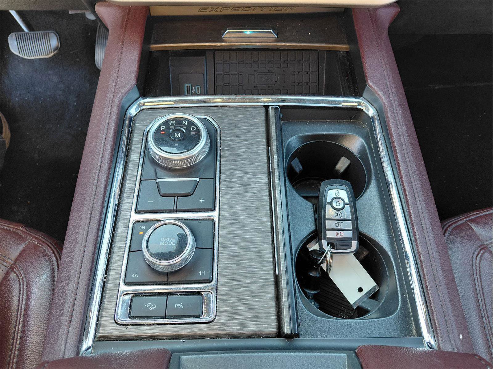 Used 2024 Ford Expedition Limited image 29