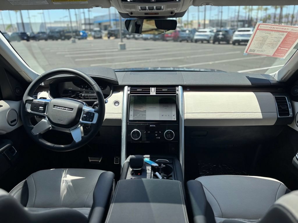 Used 2025 Land Rover Discovery Dynamic SE AWD/4WD image 11