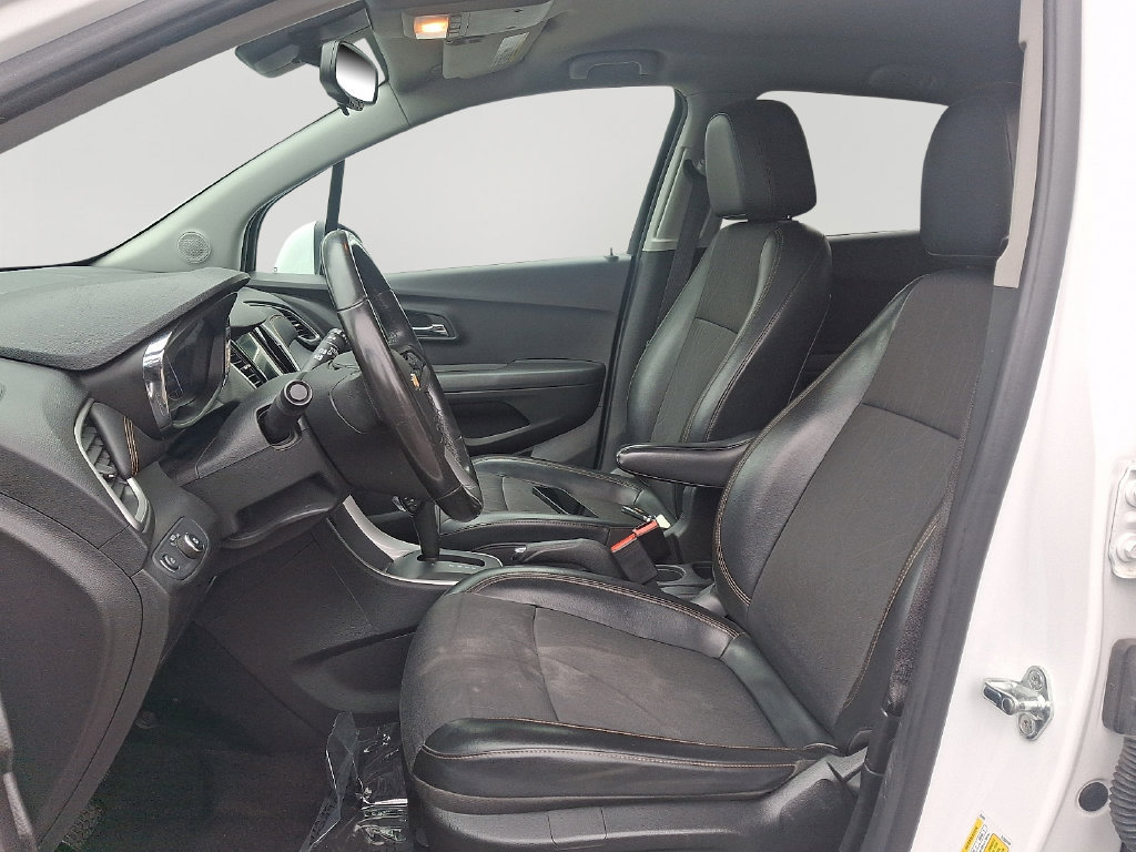 Used 2018 Chevrolet Trax LT w/ LT Convenience Package AWD/4WD image 13
