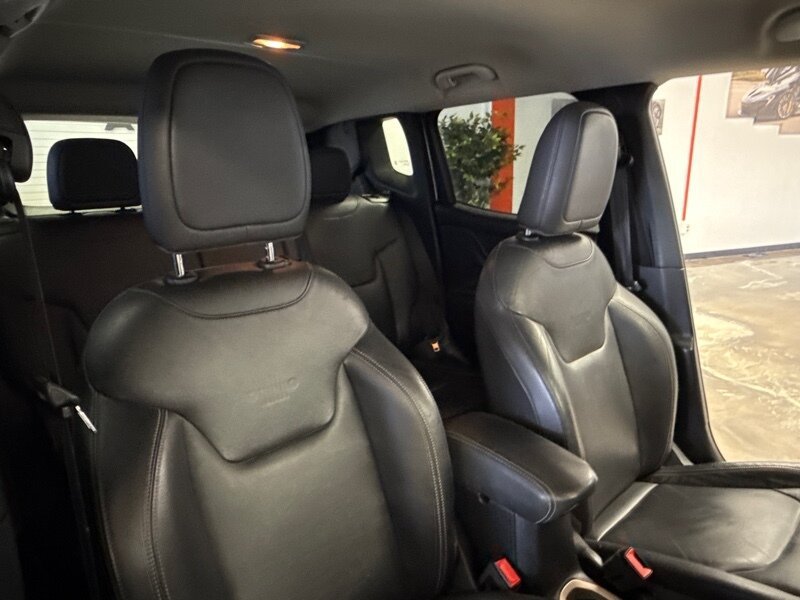 Used 2016 Jeep Renegade Limited FWD image 30
