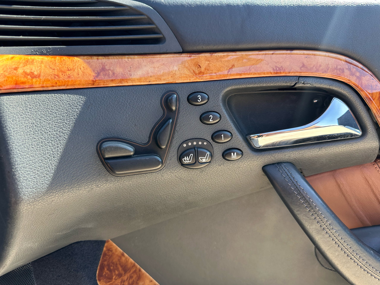 Used 2001 Mercedes-Benz S 600 image 17
