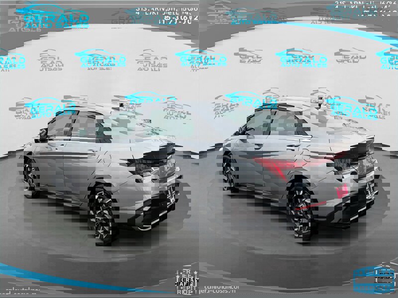 Used 2024 Hyundai Elantra Limited image 8