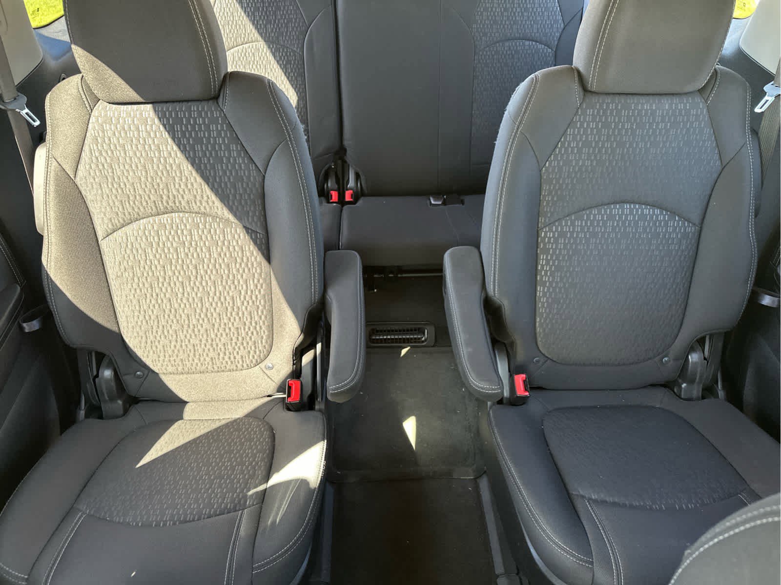 Used 2015 GMC Acadia SLE FWD image 11