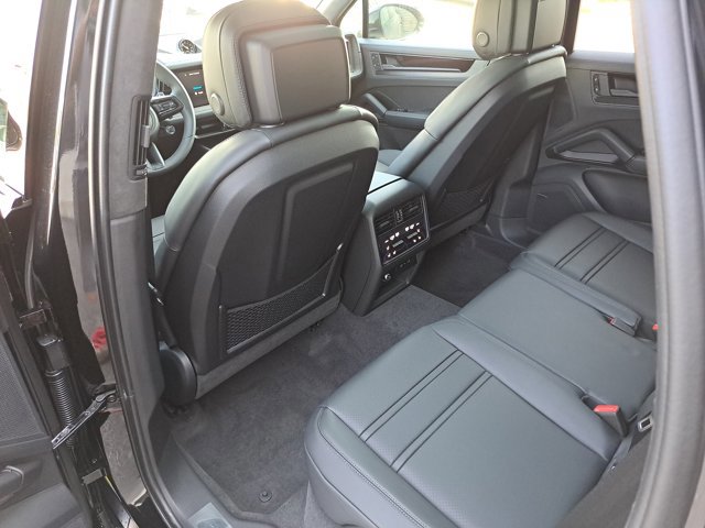 New 2026 Porsche Cayenne GTS image 20