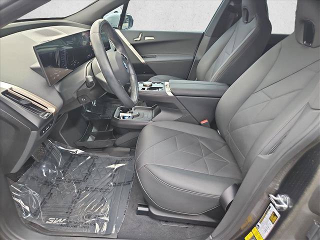 Used 2024 BMW iX xDrive50 w/ Premium Package AWD/4WD image 17