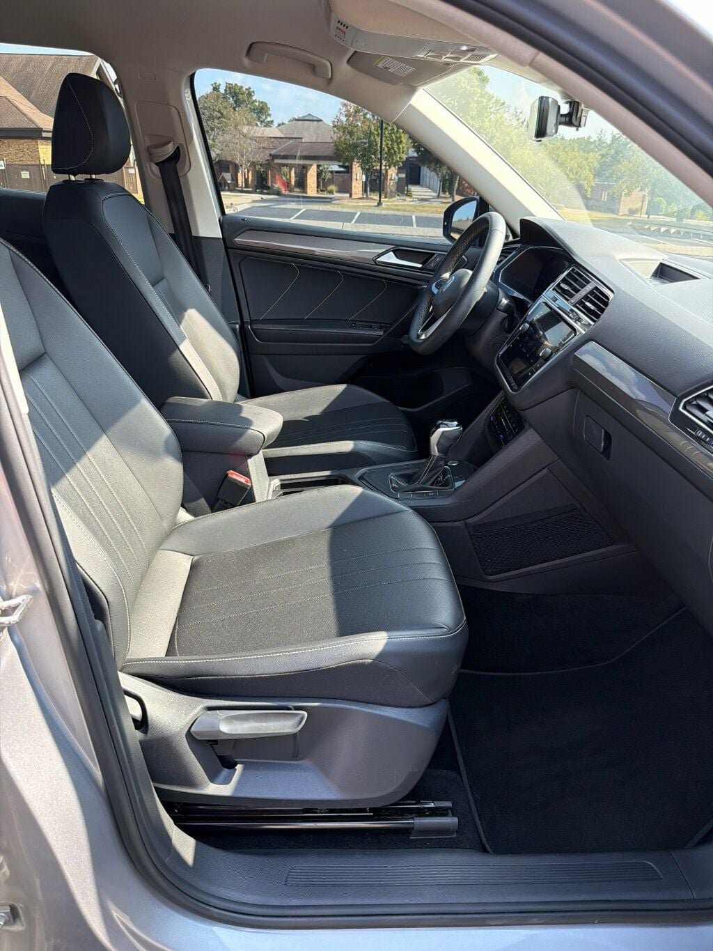 Used 2023 Volkswagen Tiguan SE FWD image 13