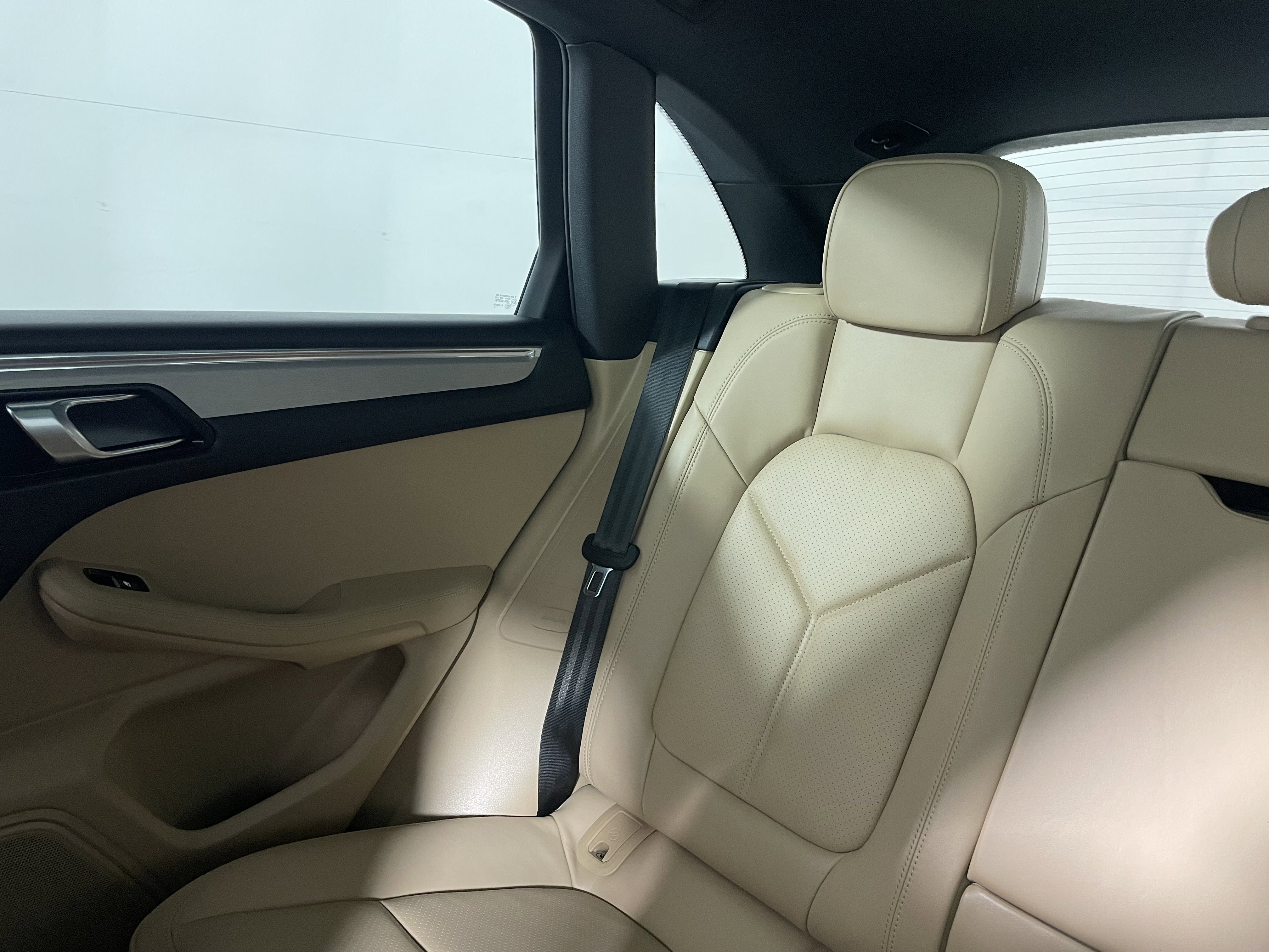 Certified 2026 Porsche Macan image 15