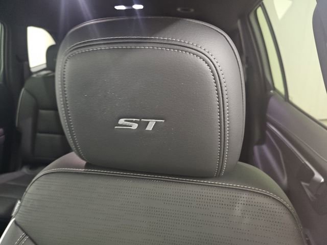 Used 2025 Buick Enclave Sport Touring image 8