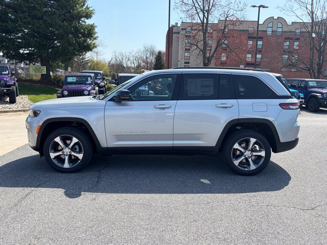 New 2026 Jeep Grand Cherokee Limited w/ Luxury Tech Group II AWD/4WD image 4
