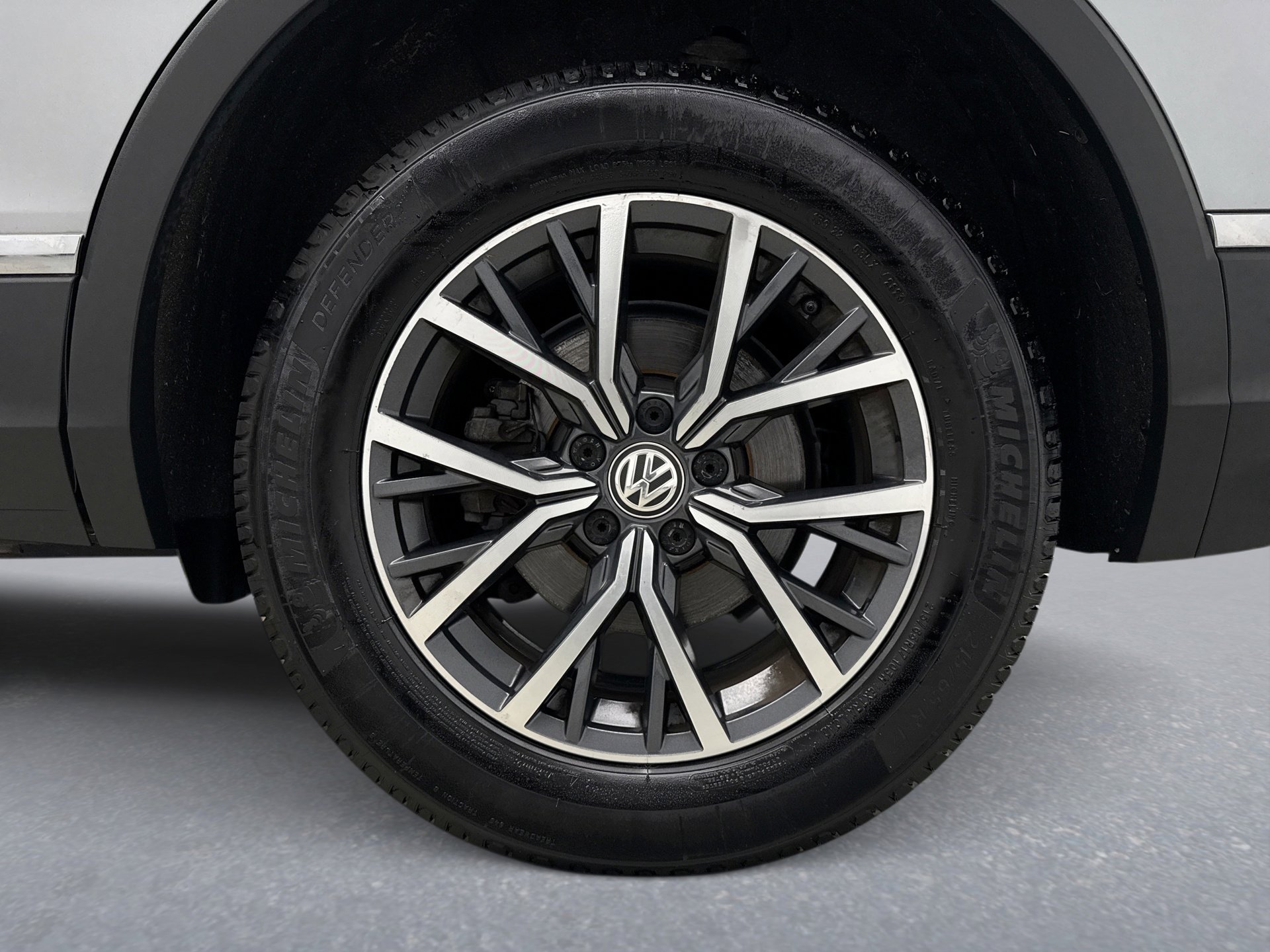 Used 2020 Volkswagen Tiguan SE w/ Panoramic Sunroof Package image 27