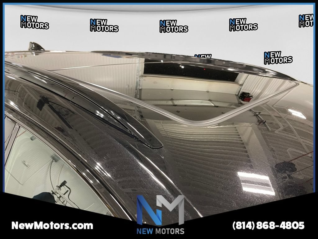 Used 2022 Cadillac XT5 Sportv w/ LPO, ONYX Package AWD/4WD image 16