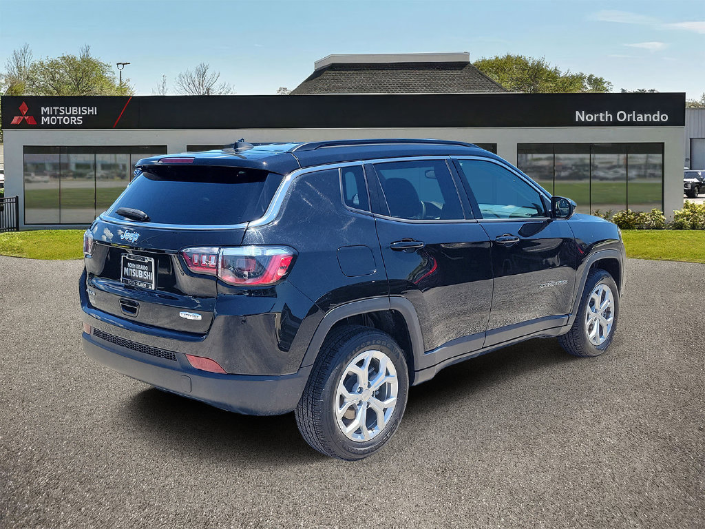 Used 2024 Jeep Compass Latitude AWD/4WD image 4