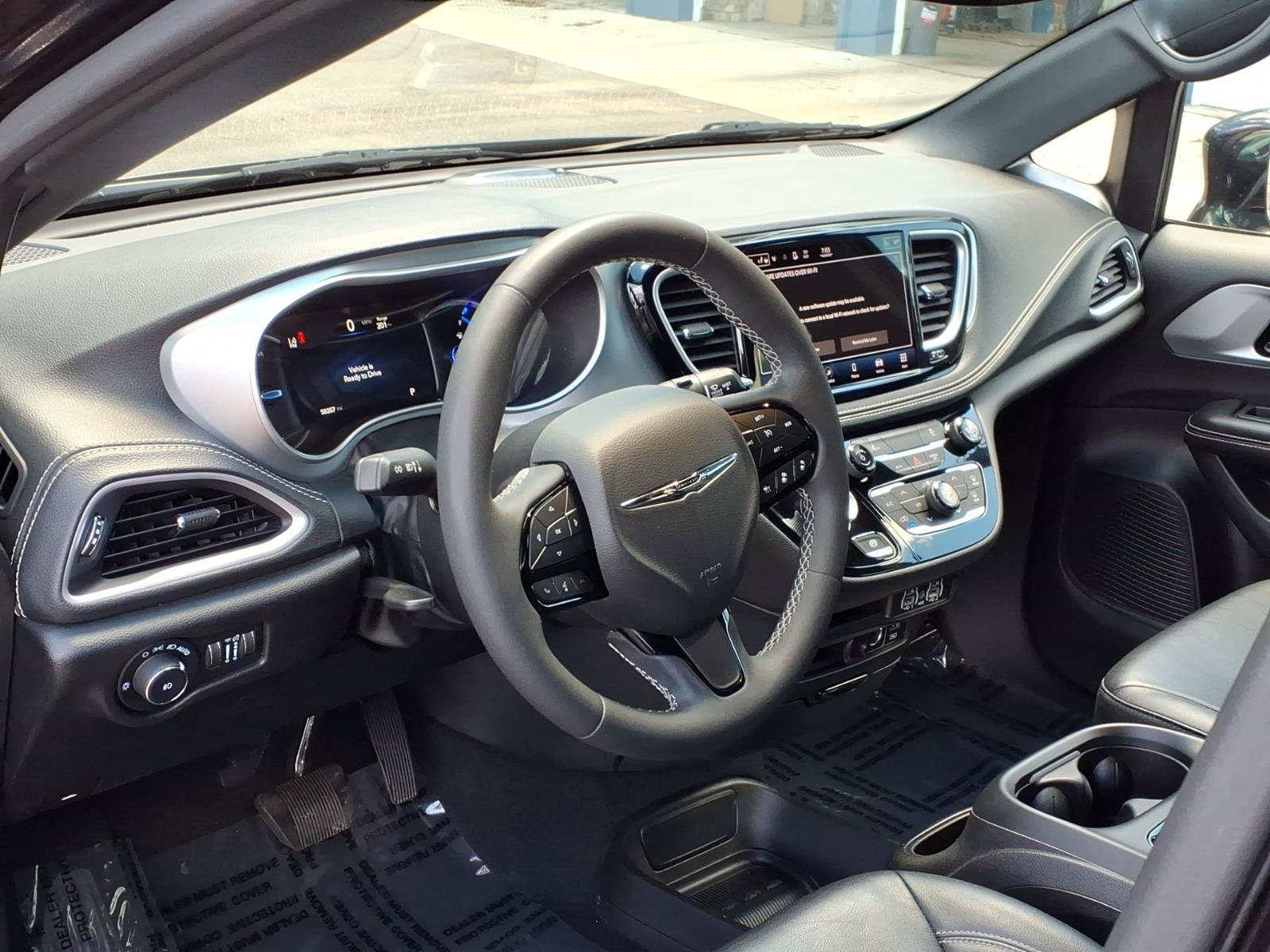Used 2022 Chrysler Pacifica Touring-L w/ S Appearance Package FWD image 5