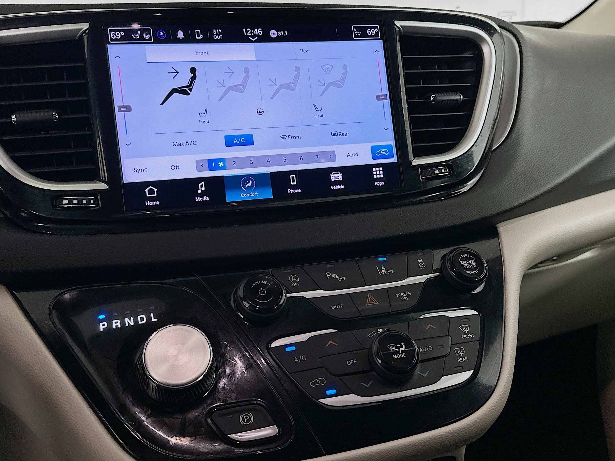 Used 2024 Chrysler Pacifica Touring-L image 23