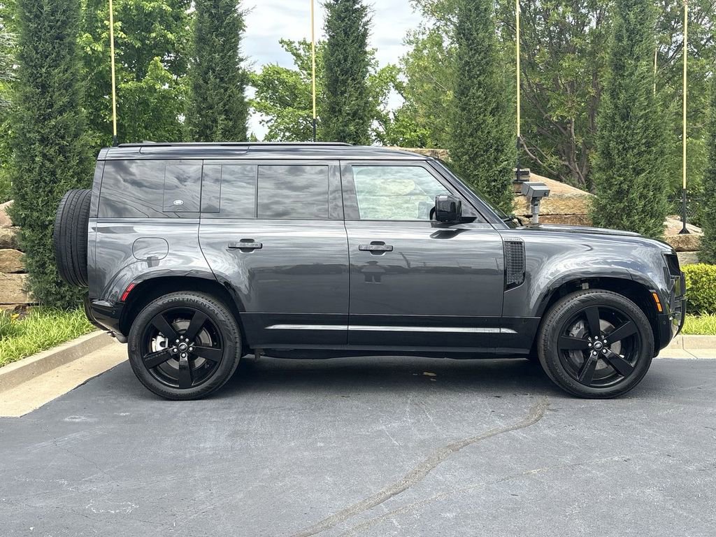 Certified 2024 Land Rover Defender 110 X-Dynamic SE AWD/4WD image 6