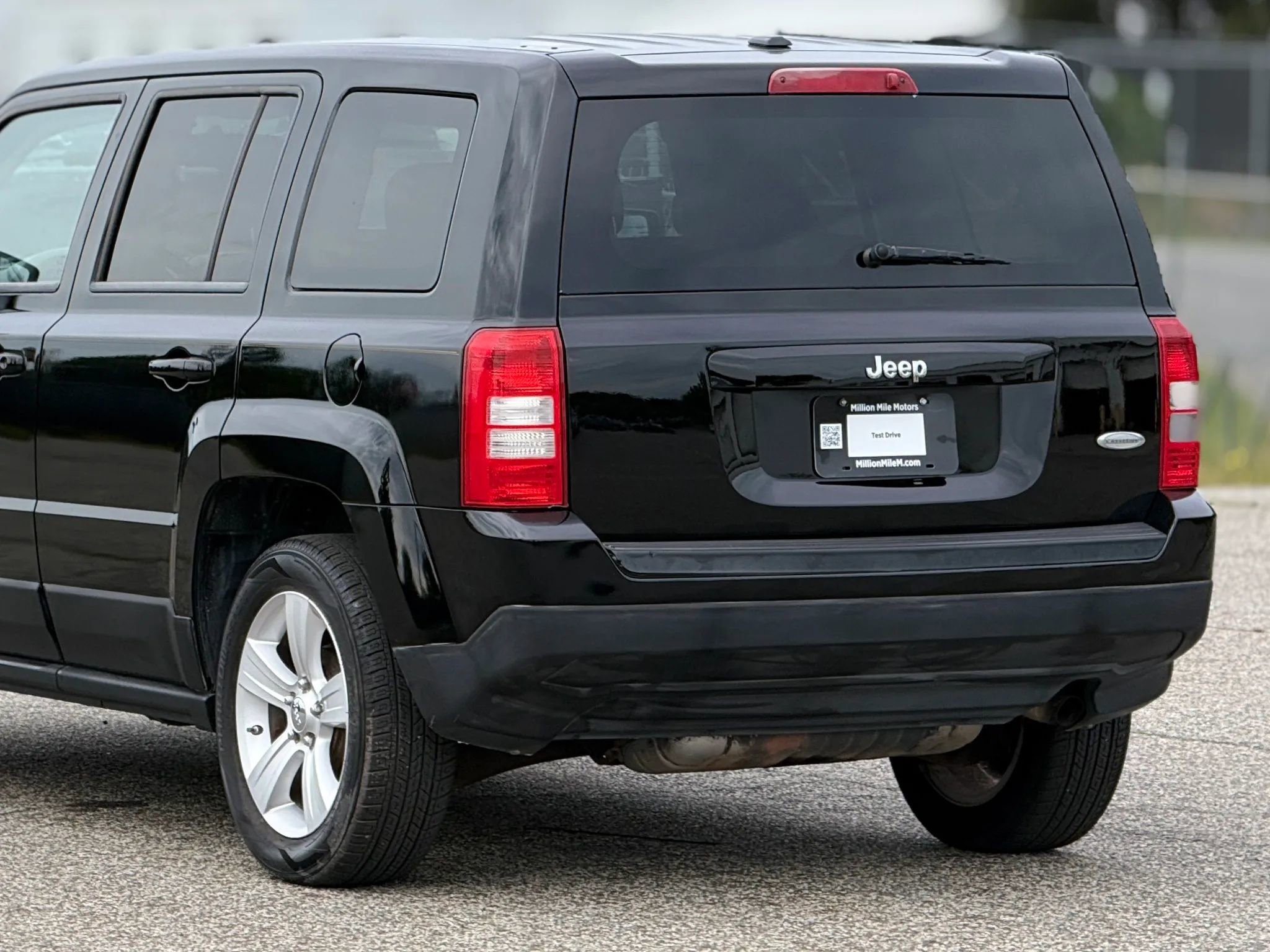 Used 2012 Jeep Patriot Latitude FWD image 16