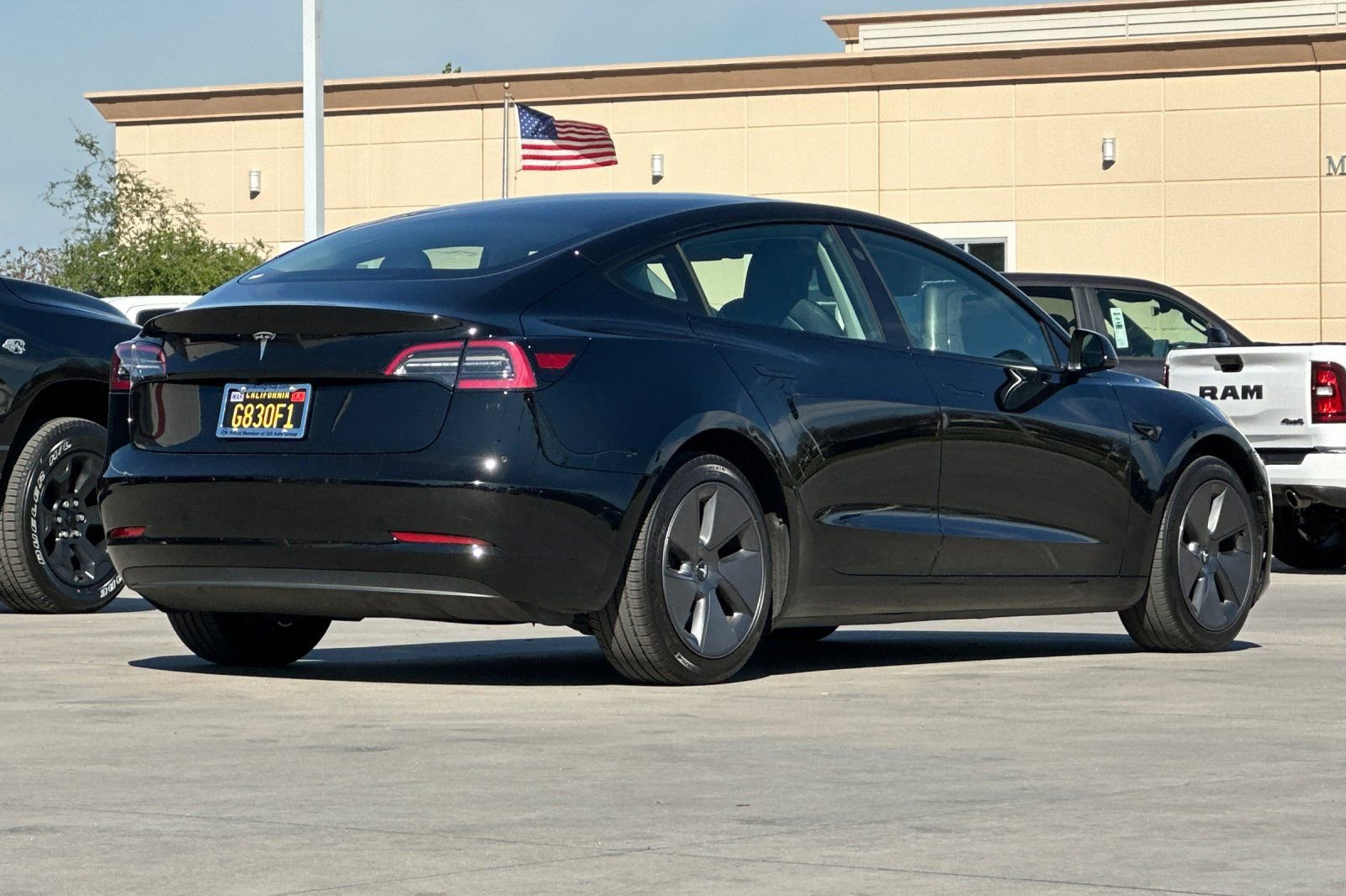 Used 2023 Tesla Model 3 Standard Range image 6