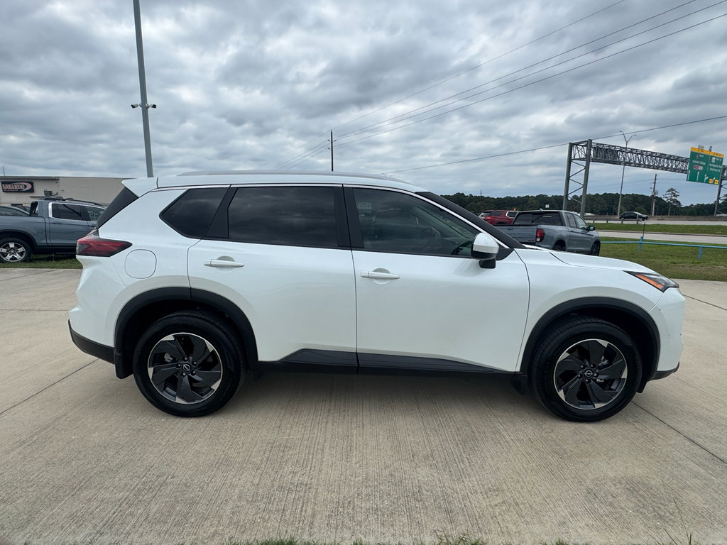 Used 2025 Nissan Rogue SV w/ SV Premium Package FWD image 9