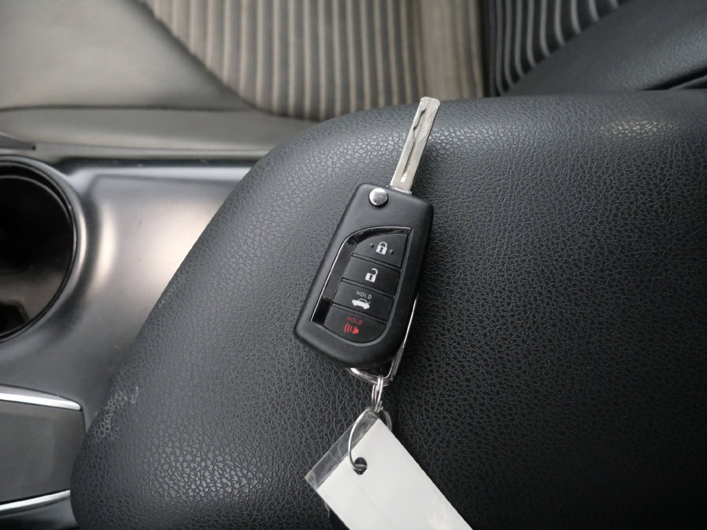 Used 2020 Toyota Camry SE FWD image 29