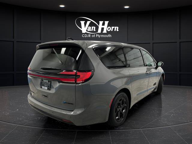 Used 2023 Chrysler Pacifica Touring-L w/ S Appearance Package FWD image 3