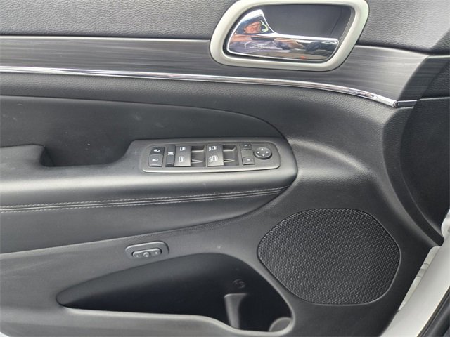 Used 2022 Jeep Grand Cherokee Limited w/ Trailer Tow Group IV image 32