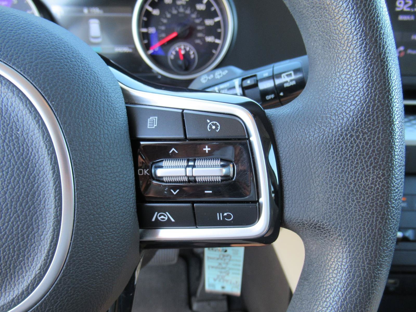 Used 2022 Kia Carnival LX FWD image 30