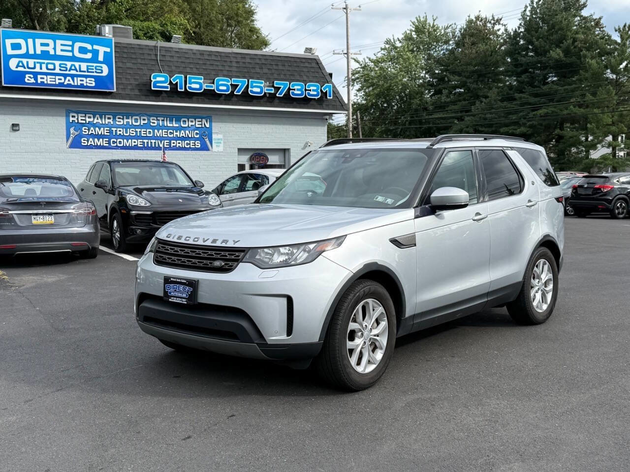 Used 2018 Land Rover Discovery SE image 2