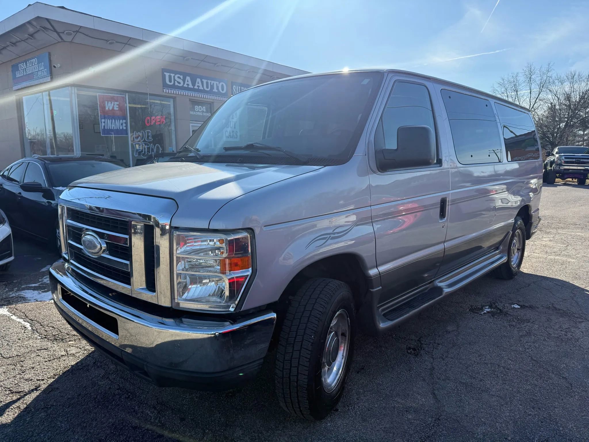 Used 2014 Ford E-150 and Econoline 150 image 2