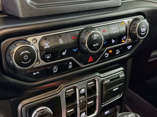 Used 2019 Jeep Wrangler Unlimited Sahara w/ Dual Top Group AWD/4WD image 15