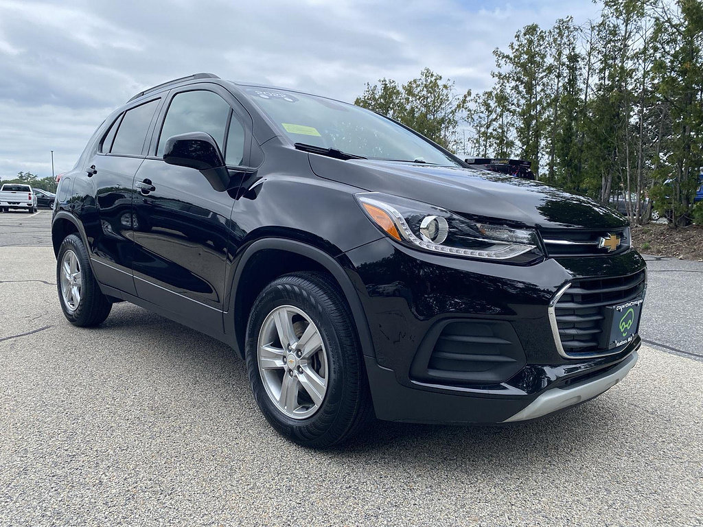 Certified 2022 Chevrolet Trax LT w/ LT Convenience Package AWD/4WD image 3