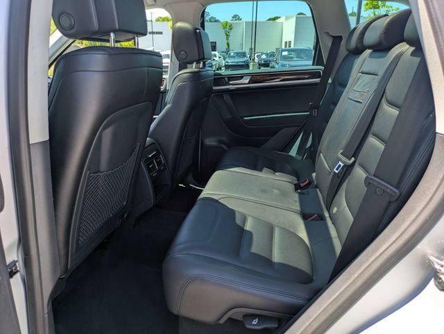 Used 2014 Volkswagen Touareg TDI image 15