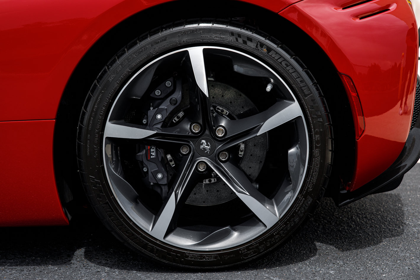 Used 2021 Ferrari SF90 Stradale AWD/4WD image 11
