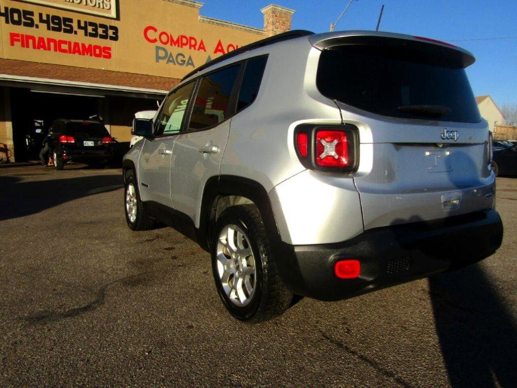 Used 2018 Jeep Renegade Latitude FWD image 6