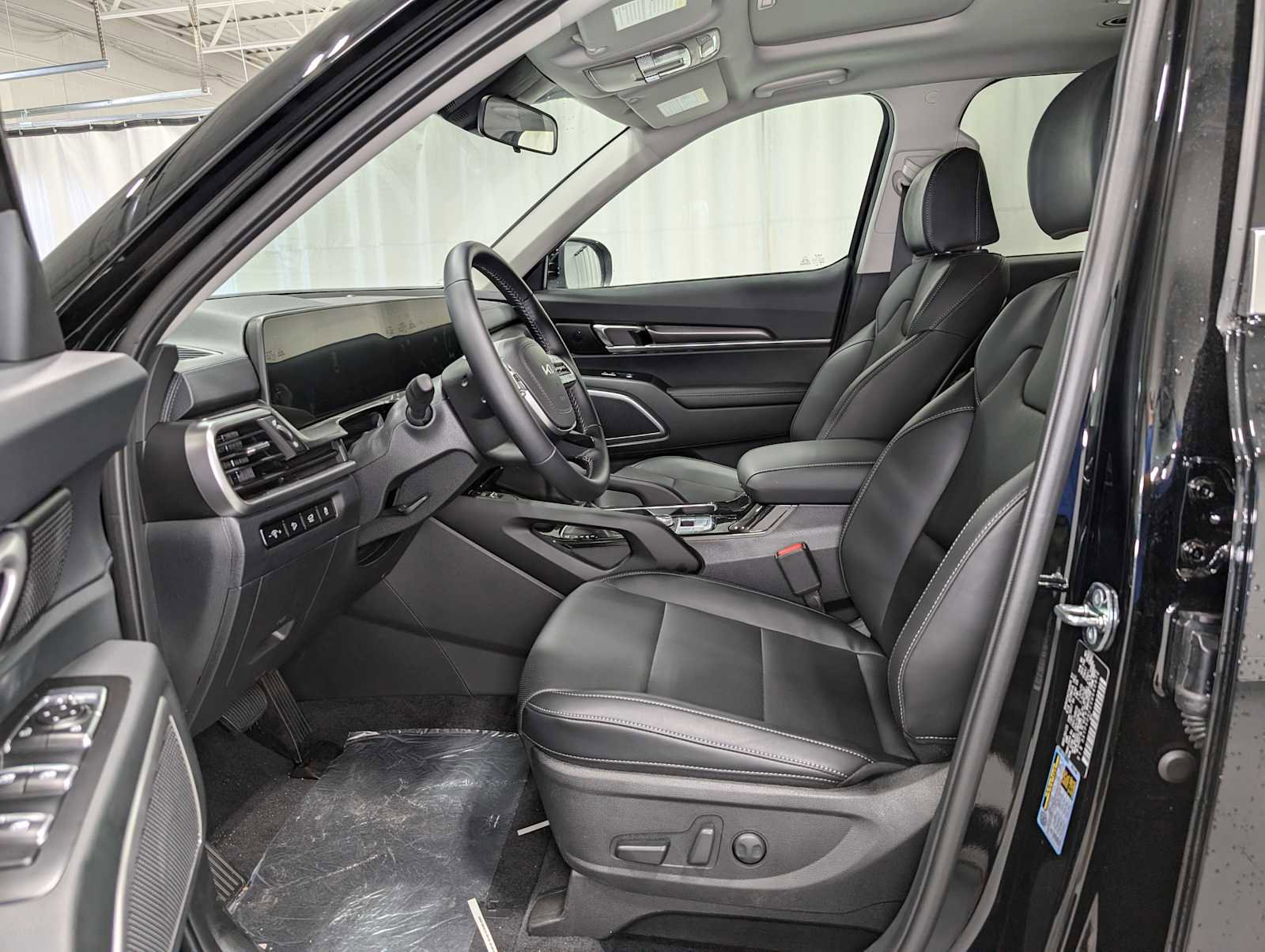 New 2025 Kia Telluride S image 4