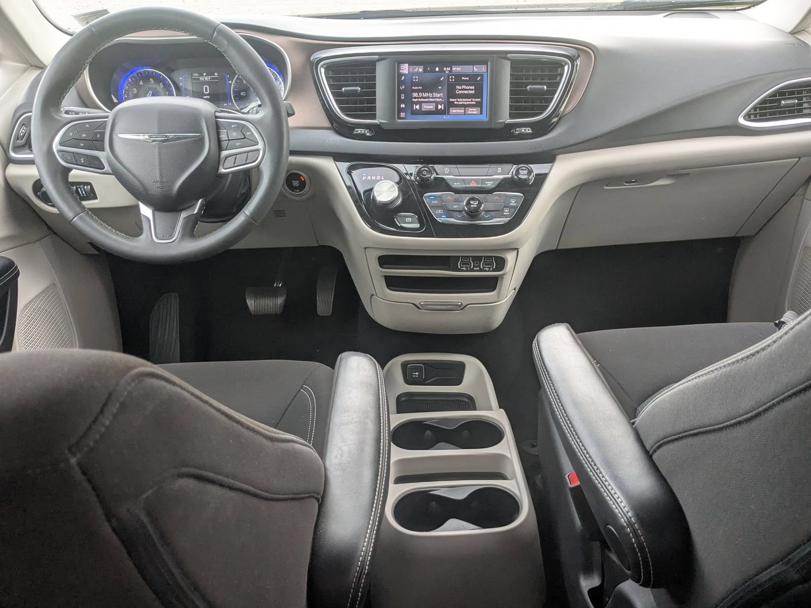 Used 2023 Chrysler Voyager LX FWD image 27