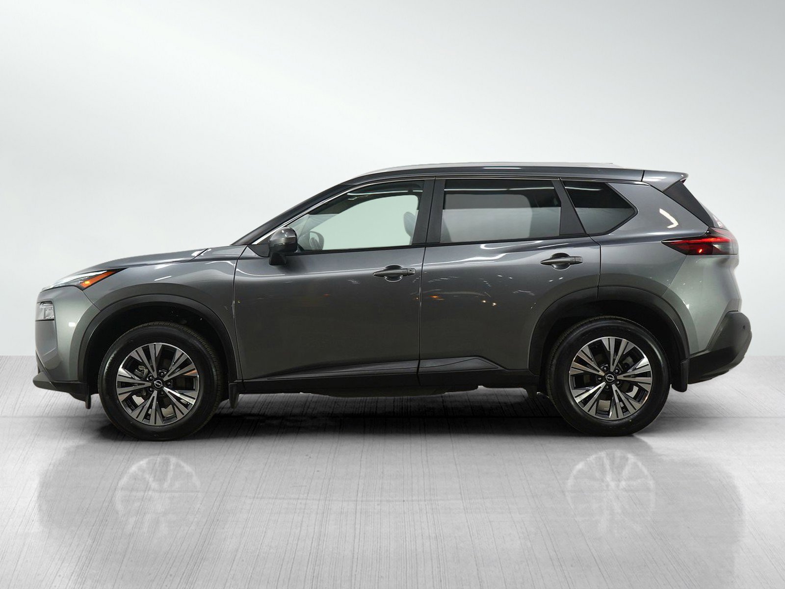 Used 2022 Nissan Rogue SV w/ SV Premium Package image 2