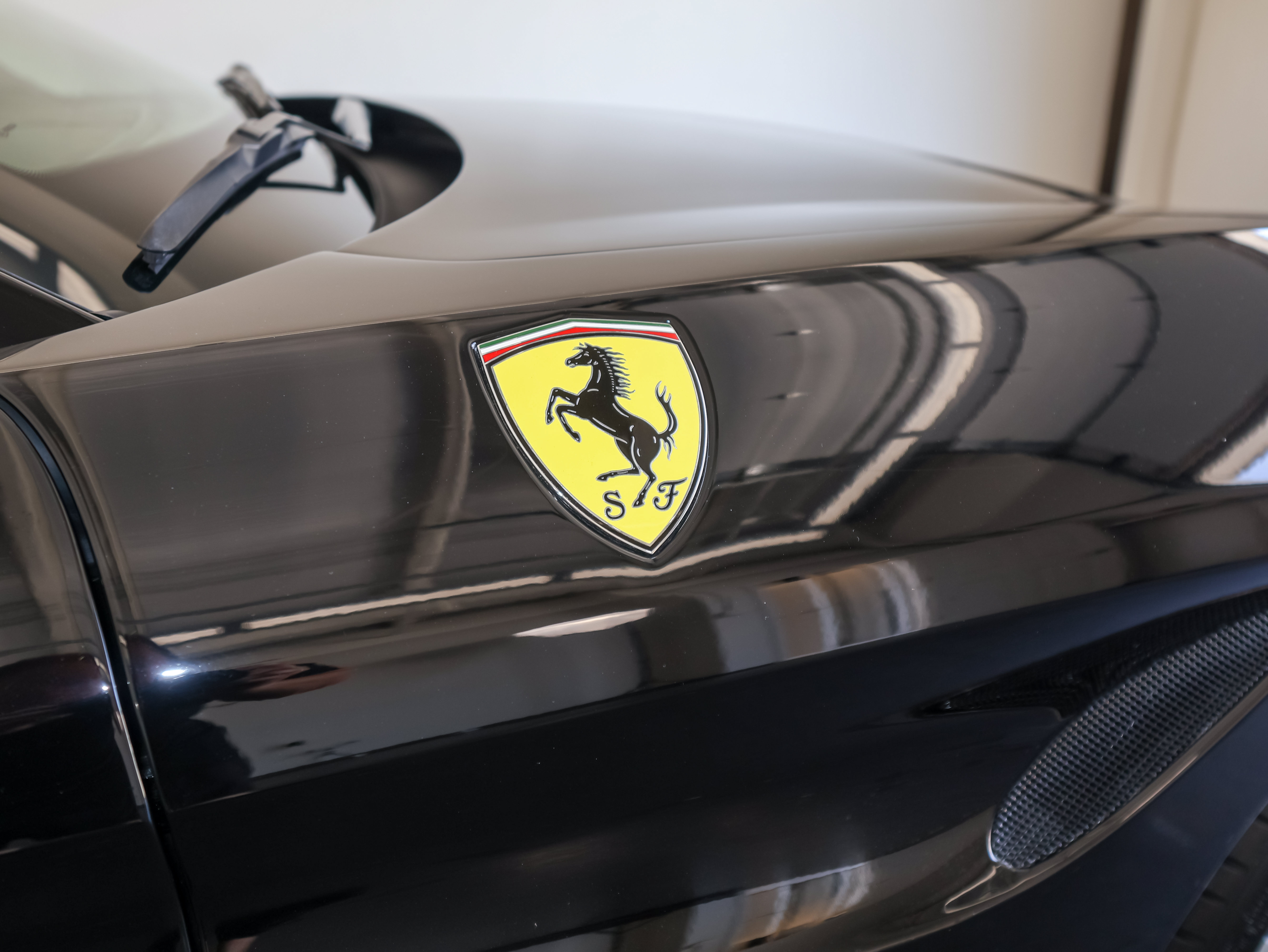 Used 2017 Ferrari California T RWD image 45