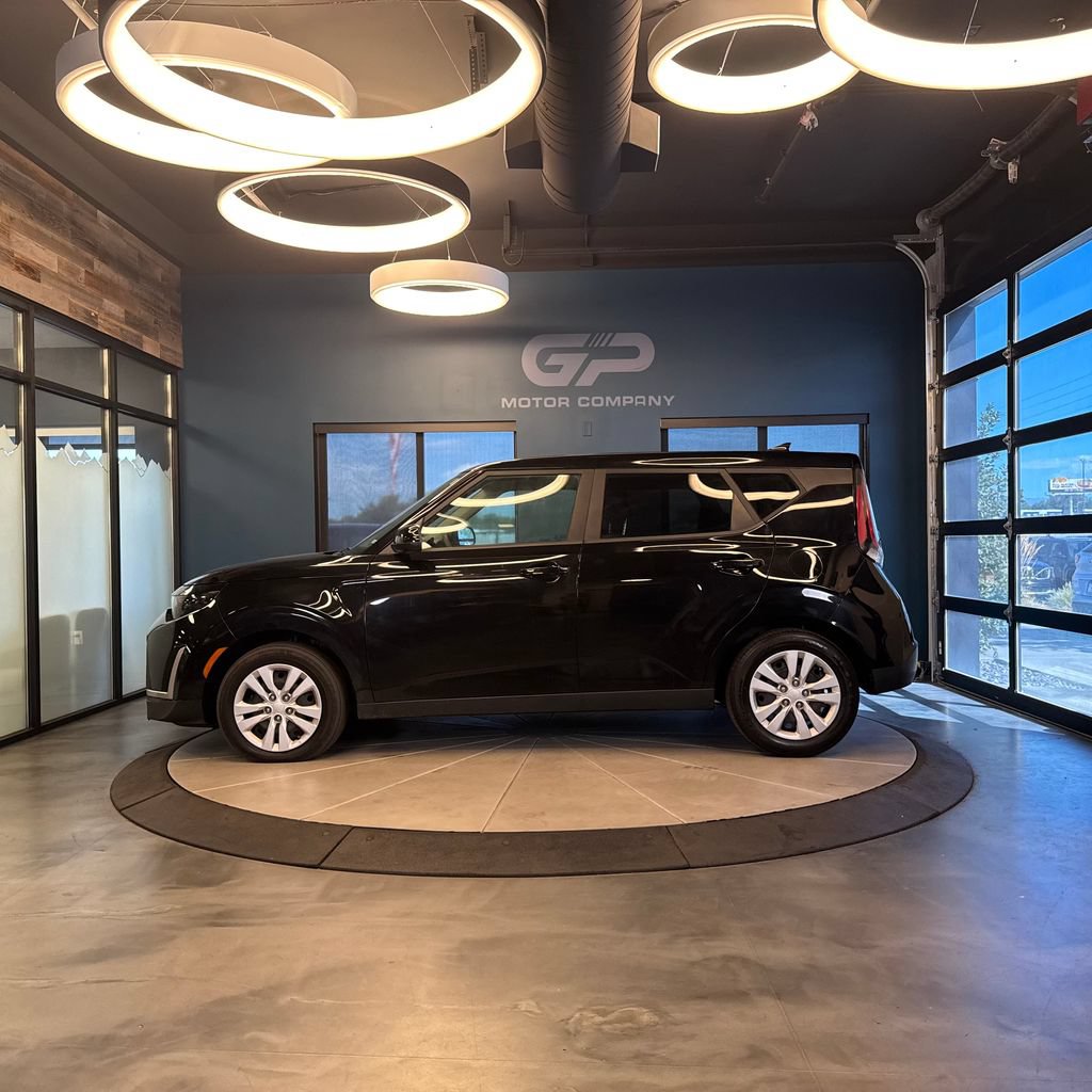 Used 2023 Kia Soul LX FWD image 6