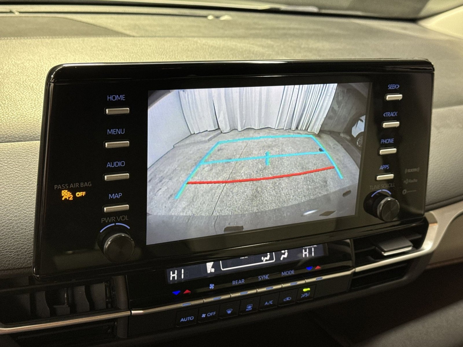 Used 2024 Toyota Sienna LE FWD image 31