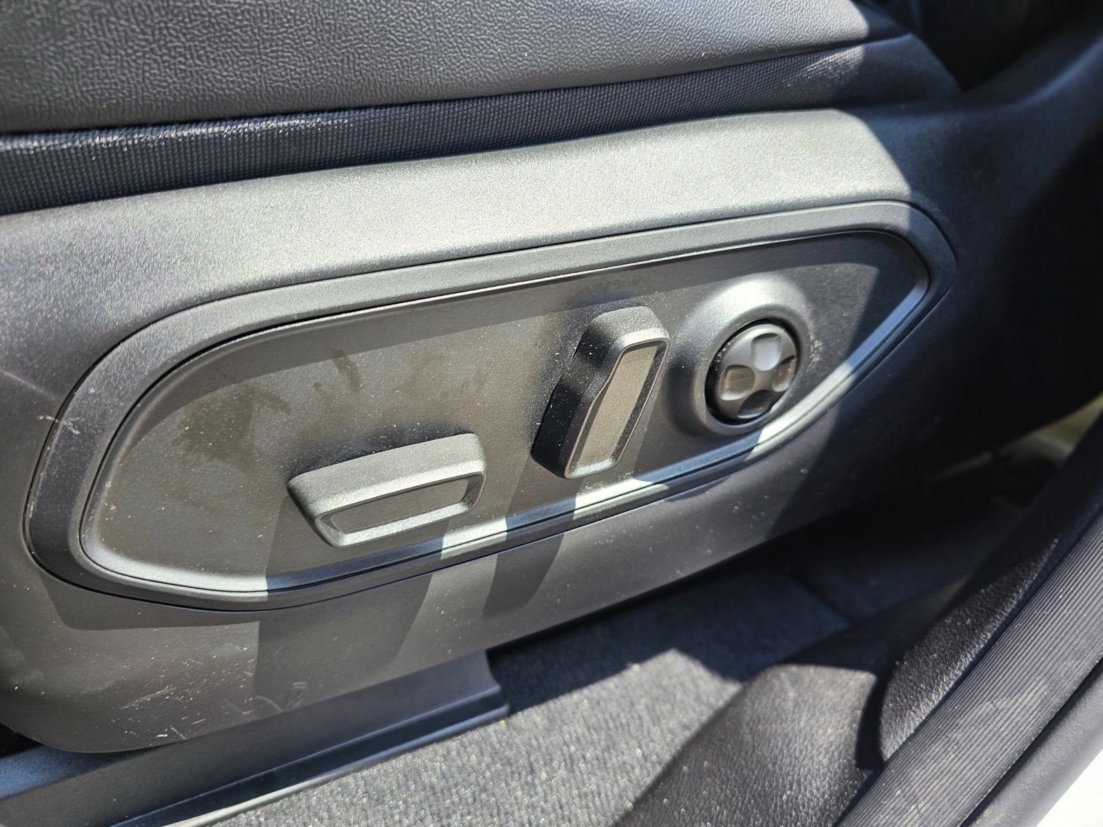 New 2026 Jeep Grand Cherokee Altitude RWD image 19
