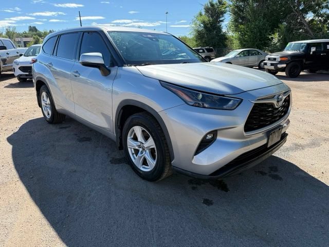 Used 2022 Toyota Highlander LE AWD/4WD image 8
