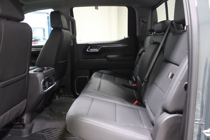 Used 2025 Chevrolet Silverado 1500 LTZ AWD/4WD image 23